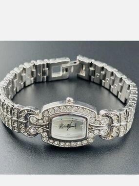 Beautiful SUZANNE SOMERS LADIES RHINESTONE CRYSTAL QUARTZ WATCH. All stones are